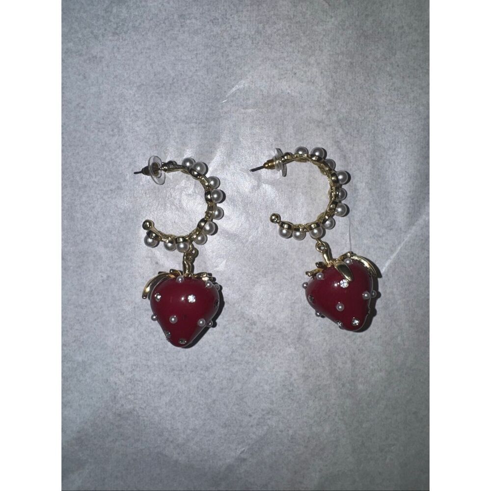Strawberry Dangle Earrings with Pearls in Gold